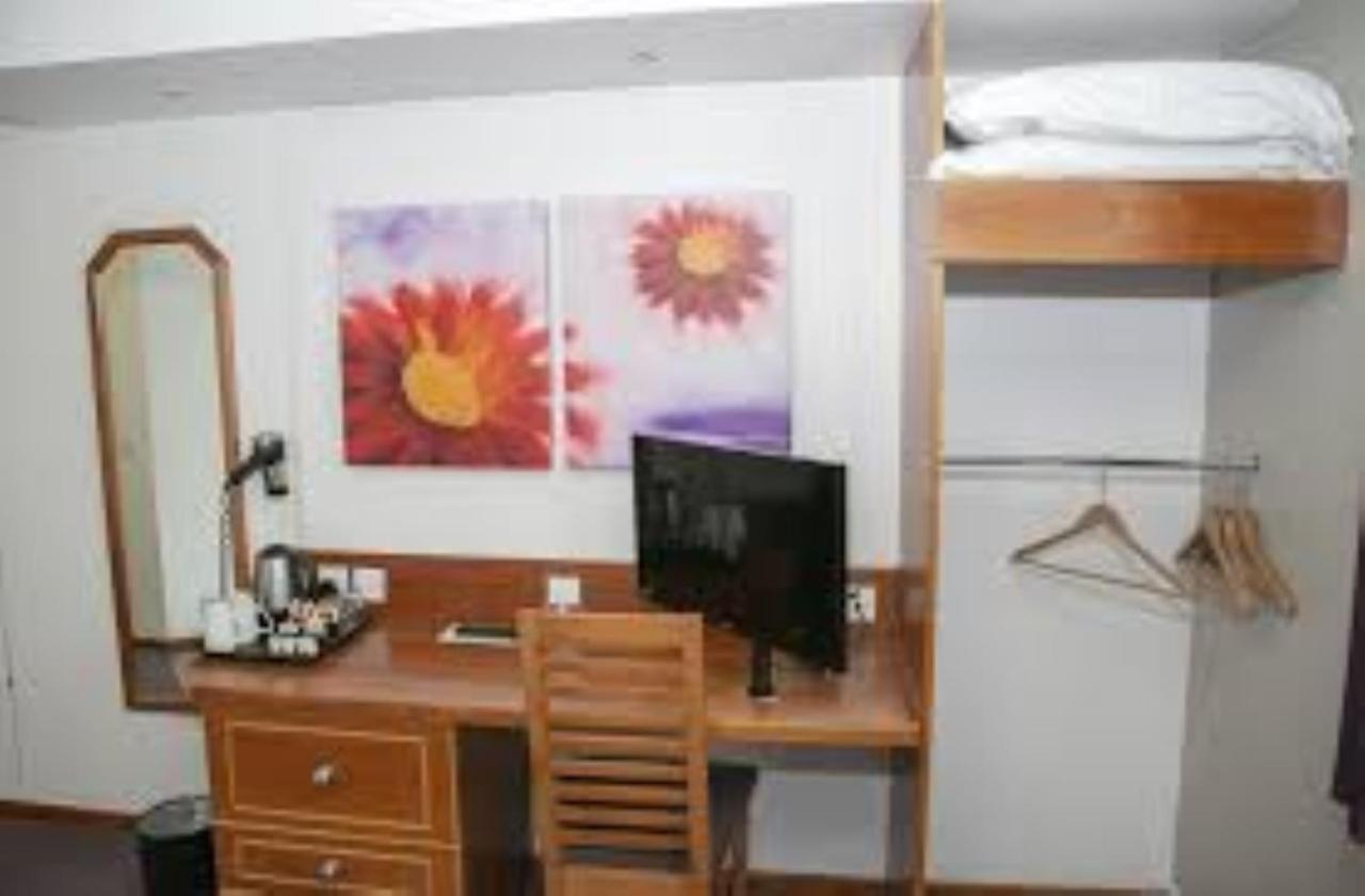 Bluemont Hotel Bromsgrove Bagian luar foto